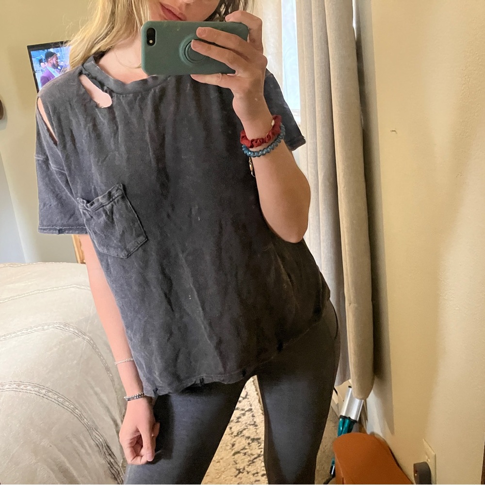 Distressed gray tee- free people- like new